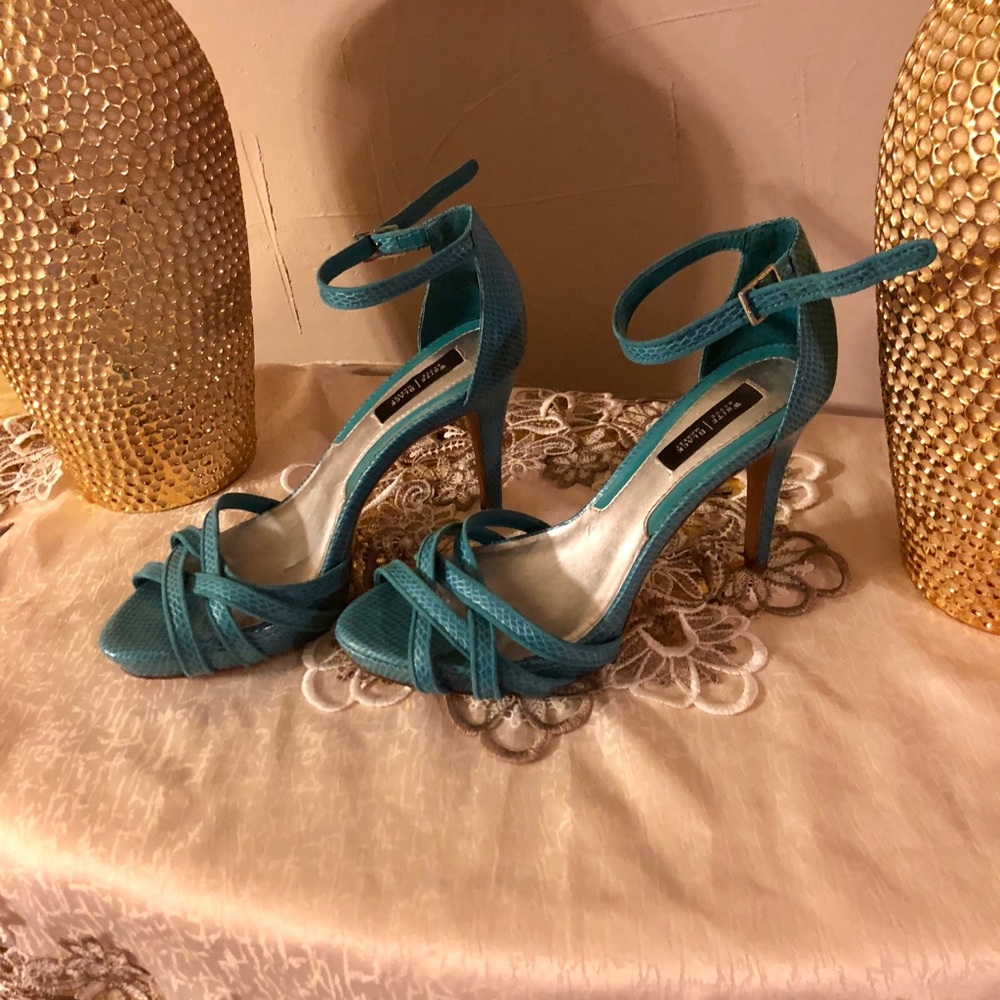 Beautiful White House Black Market Heels.